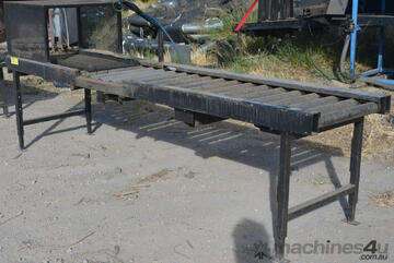 Powered chain driven roller conveyor 2970mm long