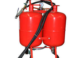15005 - 76 LITRE DUAL TANK ABRASIVE/SODA BLASTER - picture0' - Click to enlarge