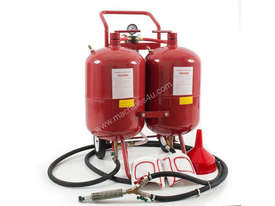 15005 - 76 LITRE DUAL TANK ABRASIVE/SODA BLASTER - picture0' - Click to enlarge