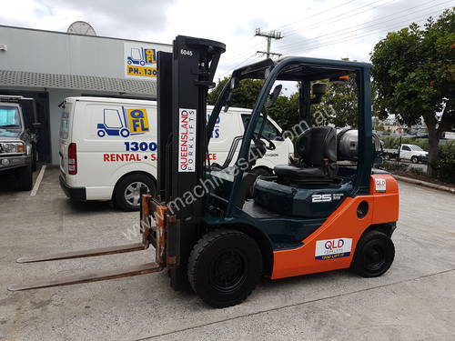 Toyota 32-8FG25 Deluxe Counterbalance forklift