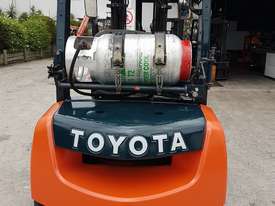 Toyota 32-8FG25 Deluxe Counterbalance forklift - picture2' - Click to enlarge