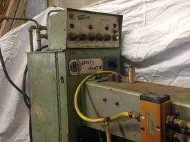 Heavy duty spot welding machine - picture0' - Click to enlarge