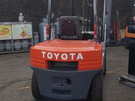 Toyota 5FD35 Diesel Forklift 3.5 Ton Refurbished - picture2' - Click to enlarge