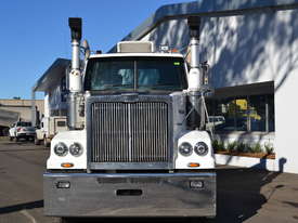 WESTERN STAR PRIME MOVER - picture1' - Click to enlarge