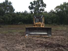 Bulldozer with root rake - picture0' - Click to enlarge