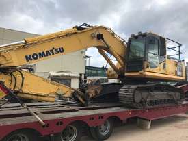 KOMATSU PC220-8 - picture0' - Click to enlarge