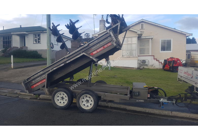 caption Kanga DT835 & Tipper Trailer