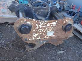 Turners Hydraulic Quick Hitch to Suit 30 Tonner - picture0' - Click to enlarge
