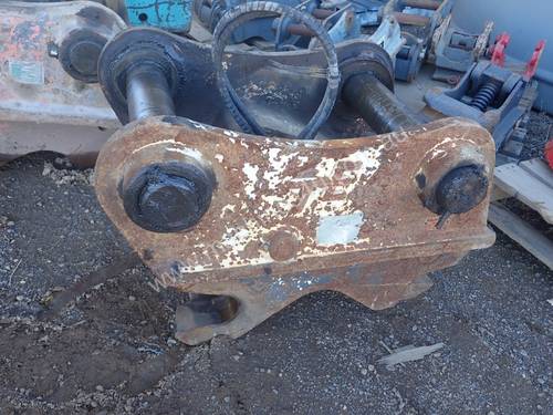 Turners Hydraulic Quick Hitch to Suit 30 Tonner