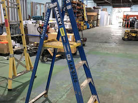 Bailey Fiberglass Platform Ladder 1.15 Meter Industrial Stepladder - picture2' - Click to enlarge