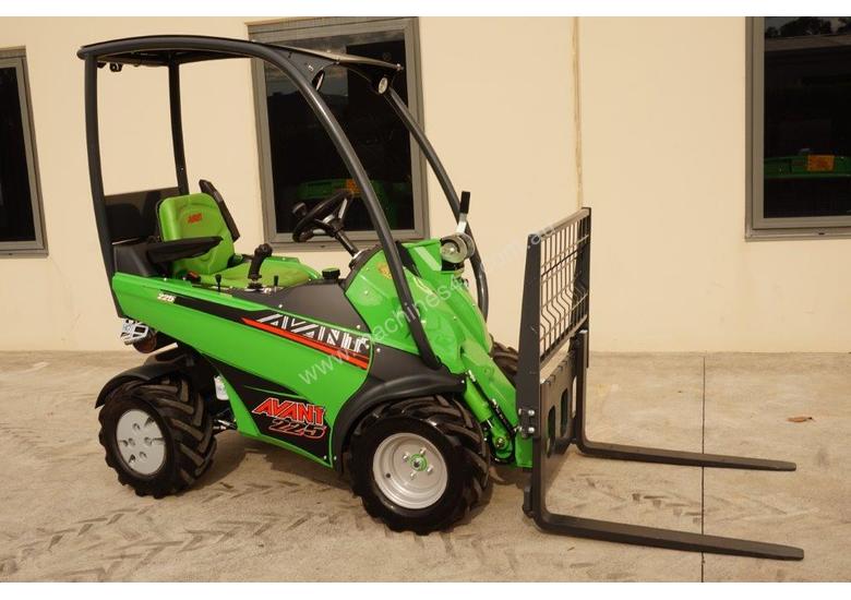 caption Avant 225 Wheel Loader W/ Pallet Forks