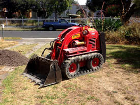Kanga mini loader 825, rubber tracks, brand new engine - picture0' - Click to enlarge