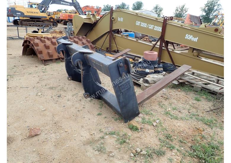 caption Caterpillar IT62 Fork Attachment