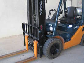 Toyota 8FG25, container mast, 4.5m lift as new condition - picture0' - Click to enlarge