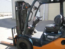 Toyota 8FG25, container mast, 4.5m lift as new condition - picture1' - Click to enlarge