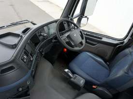 2006 Volvo FM13 Automatic Day Cab Prime Mover - picture0' - Click to enlarge