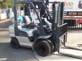 Nissan Forklift 2.5 Ton 4.3m Lift Dual Front Wheel Container Mast - picture0' - Click to enlarge