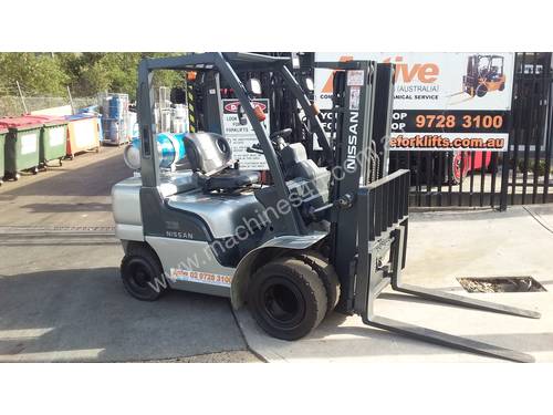 Nissan Forklift 2.5 Ton 4.3m Lift Dual Front Wheel Container Mast