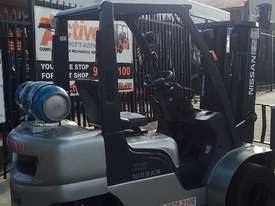 Nissan Forklift 2.5 Ton 4.3m Lift Dual Front Wheel Container Mast - picture1' - Click to enlarge