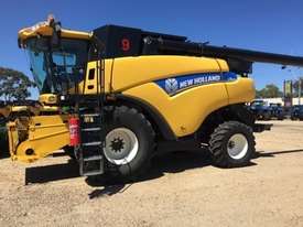 New Holland CR9090 Header(Combine) Harvester/Header - picture0' - Click to enlarge