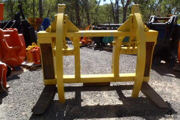 Komatsu Log Grab/Forks 2720mm Wide