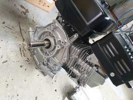 BRAND NEW Robin EX270 9HP Engine - picture2' - Click to enlarge