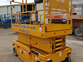 32ft Electric Scissor Lift 10 metres - picture2' - Click to enlarge