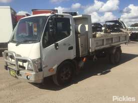 2013 Hino 300 917 - picture2' - Click to enlarge