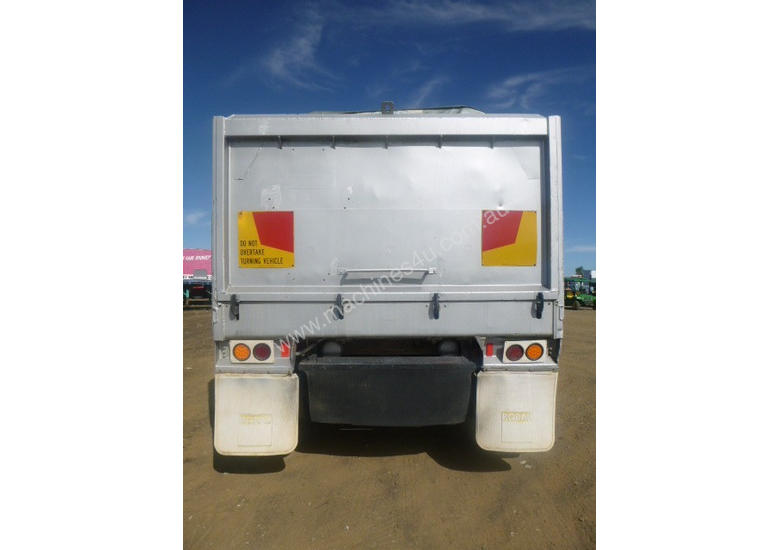 caption Mack QANTUM Tipper Truck