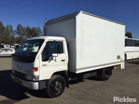 2000 Toyota Dyna 200 - picture2' - Click to enlarge
