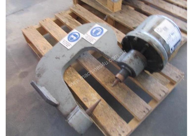 caption Broom&wade Rivet Machine
