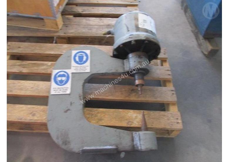 caption Broom&wade Rivet Machine