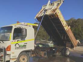 2009 HINO 5 TONNE TIPPER TRUCK - picture0' - Click to enlarge