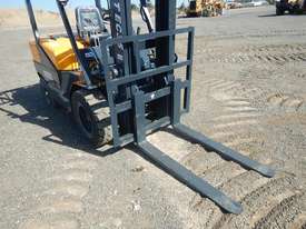2019 Powertec 35 Forklift c/w 2 Stage Mast - picture2' - Click to enlarge