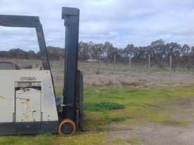 Electric forklift  - picture0' - Click to enlarge