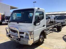 2014 Mitsubishi Canter FE - picture2' - Click to enlarge