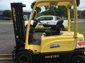 2.5T 4 Wheel Battery Electric Forklift - picture1' - Click to enlarge
