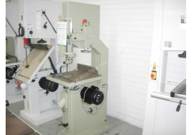 caption Xcalibur Heavy Duty Vertical Band saw 8710102