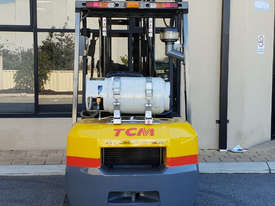 TCM 2500kg LPG Forklift with 4500mm Two Stage Mast - picture0' - Click to enlarge
