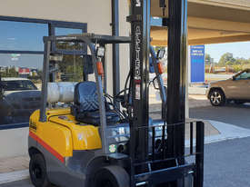 TCM 2500kg LPG Forklift with 4500mm Two Stage Mast - picture1' - Click to enlarge