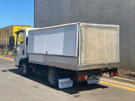 Isuzu NLR200 Pantech Truck - picture1' - Click to enlarge