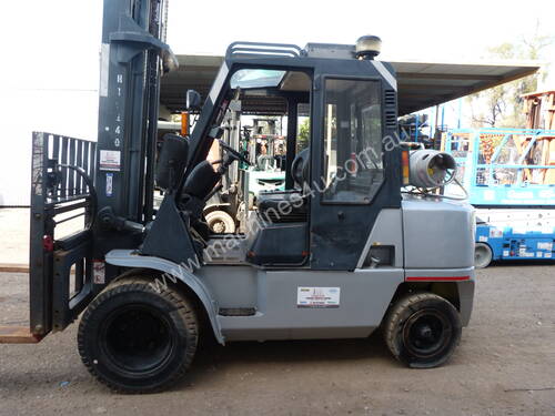 4.5T NISSAN FORKLIFT WIDE CARRIAGE 