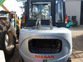 4.5T NISSAN FORKLIFT WIDE CARRIAGE  - picture0' - Click to enlarge