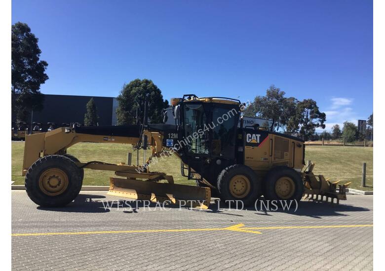 caption CATERPILLAR 12M Motor Graders