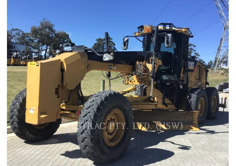caption CATERPILLAR 12M Motor Graders