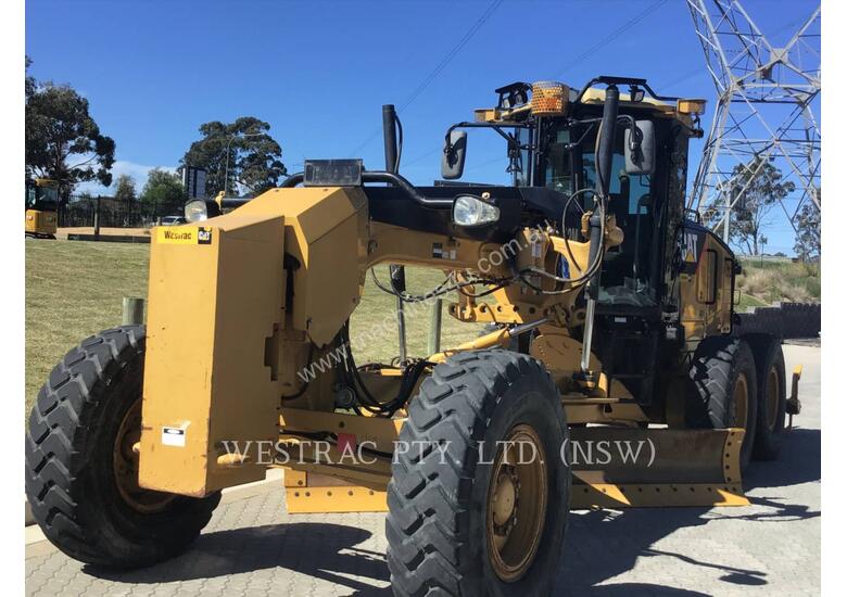caption CATERPILLAR 12M Motor Graders