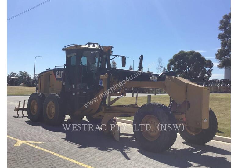 caption CATERPILLAR 12M Motor Graders