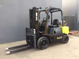 Yale GTP050RDJUA 2.5 Ton Container Mast LPG forklift - Fully Refurbished - picture0' - Click to enlarge