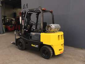 Yale GTP050RDJUA 2.5 Ton Container Mast LPG forklift - Fully Refurbished - picture2' - Click to enlarge