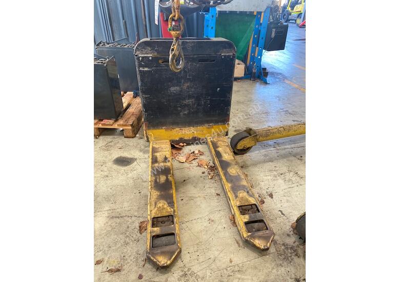 caption Yale Battery Electric Pallet Truck